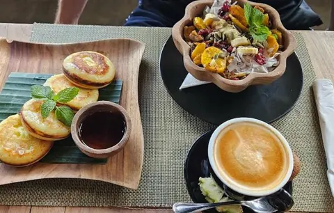LowCal Cheatery and Bar Canggu thumbnail 1